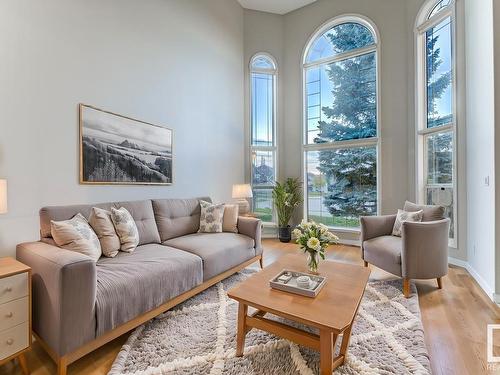 164 Darlington Crescent, Edmonton, AB - Indoor Photo Showing Living Room