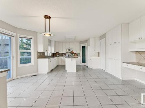 164 Darlington Crescent, Edmonton, AB - Indoor Photo Showing Kitchen