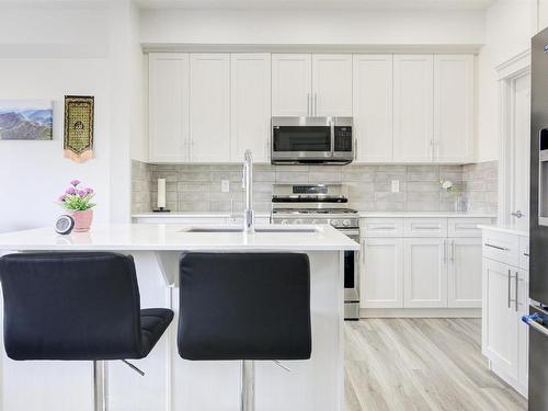 5795 Cautley Crescent, Edmonton, AB - Indoor Photo Showing Kitchen With Double Sink With Upgraded Kitchen