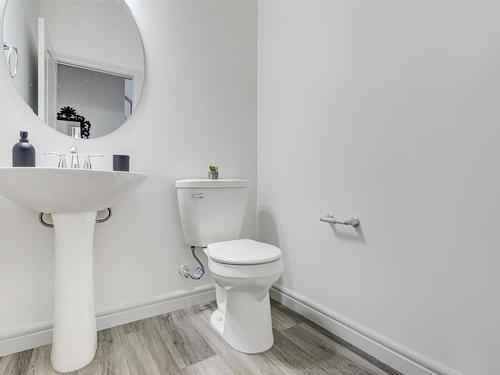 5795 Cautley Crescent, Edmonton, AB - Indoor Photo Showing Bathroom