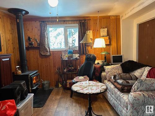 49106  130 Range Road, Rural Beaver County, AB - Indoor Photo Showing Living Room