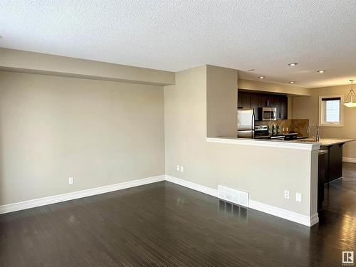 5421 3 Avenue, Edmonton, AB - Indoor Photo Showing Other Room