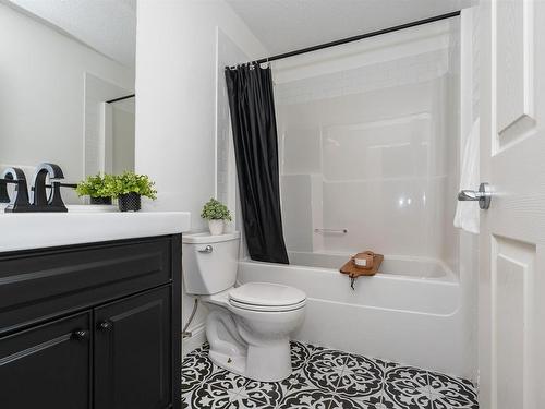 5421 3 Avenue, Edmonton, AB - Indoor Photo Showing Bathroom