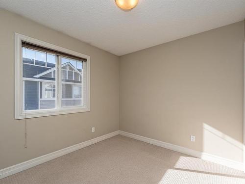 5421 3 Avenue, Edmonton, AB - Indoor Photo Showing Other Room