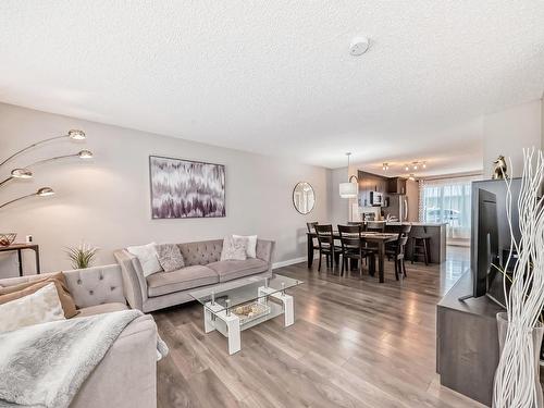 1321 Chappelle Boulevard, Edmonton, AB - Indoor Photo Showing Living Room