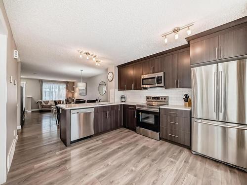 1321 Chappelle Boulevard, Edmonton, AB - Indoor Photo Showing Kitchen