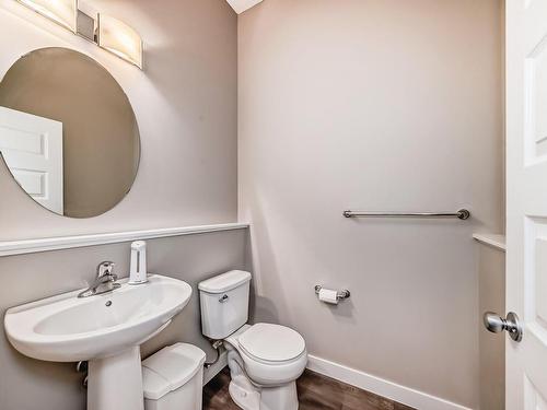 1321 Chappelle Boulevard, Edmonton, AB - Indoor Photo Showing Bathroom