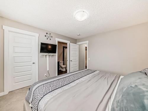 1321 Chappelle Boulevard, Edmonton, AB - Indoor Photo Showing Bedroom