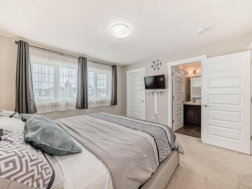 1321 Chappelle Boulevard, Edmonton, AB - Indoor Photo Showing Bedroom