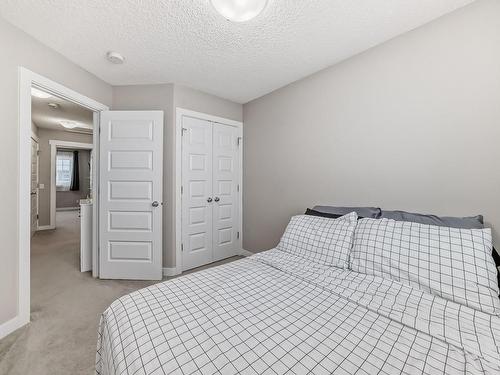 1321 Chappelle Boulevard, Edmonton, AB - Indoor Photo Showing Bedroom