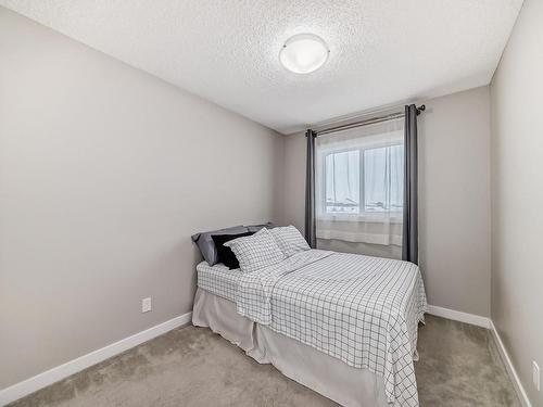 1321 Chappelle Boulevard, Edmonton, AB - Indoor Photo Showing Bedroom