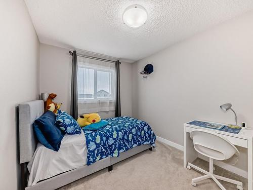 1321 Chappelle Boulevard, Edmonton, AB - Indoor Photo Showing Bedroom