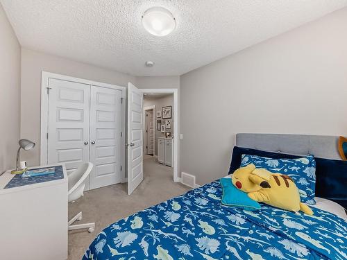 1321 Chappelle Boulevard, Edmonton, AB - Indoor Photo Showing Bedroom