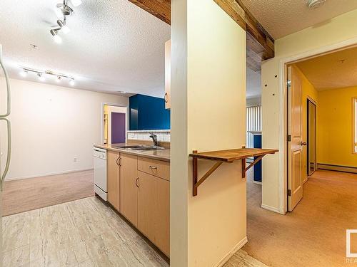 320 17003 67 Avenue, Edmonton, AB - Indoor Photo Showing Kitchen With Double Sink