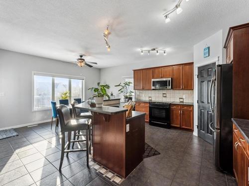 7111 168 Avenue, Edmonton, AB - Indoor Photo Showing Kitchen