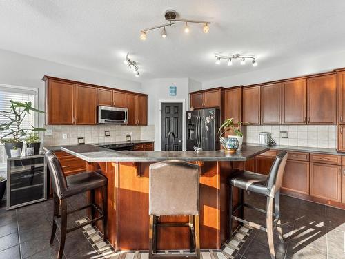 7111 168 Avenue, Edmonton, AB - Indoor Photo Showing Kitchen