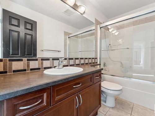 7111 168 Avenue, Edmonton, AB - Indoor Photo Showing Bathroom