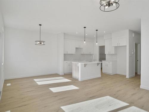 274 Sunland Way, Sherwood Park, AB - Indoor Photo Showing Kitchen With Upgraded Kitchen