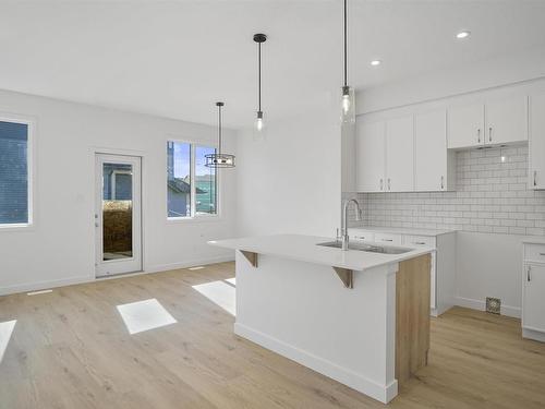 274 Sunland Way, Sherwood Park, AB - Indoor Photo Showing Kitchen With Upgraded Kitchen