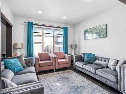 3223 Allan Way, Edmonton, AB - Indoor Photo Showing Living Room