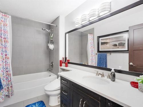 3223 Allan Way, Edmonton, AB - Indoor Photo Showing Bathroom