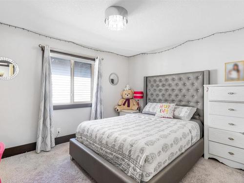 3223 Allan Way, Edmonton, AB - Indoor Photo Showing Bedroom