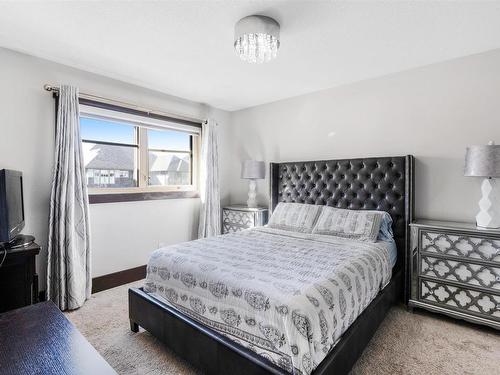 3223 Allan Way, Edmonton, AB - Indoor Photo Showing Bedroom