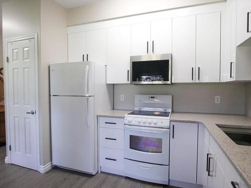 132 8802 Southfort Drive, Fort Saskatchewan, AB - Indoor Photo Showing Kitchen