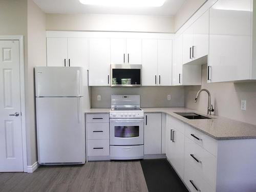 132 8802 Southfort Drive, Fort Saskatchewan, AB - Indoor Photo Showing Kitchen