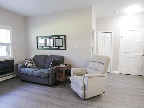 132 8802 Southfort Drive, Fort Saskatchewan, AB - Indoor Photo Showing Living Room