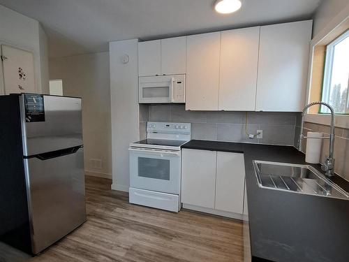 11314 103 Street, Edmonton, AB - Indoor Photo Showing Kitchen