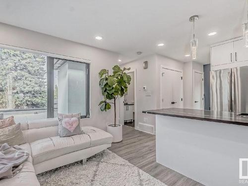 8908 140 Street Nw, Edmonton, AB - Indoor Photo Showing Living Room