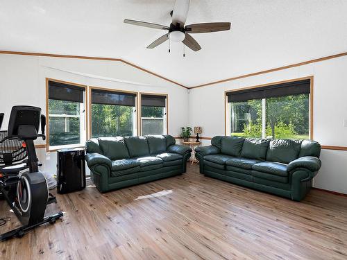 530084 Range Road 192, Rural Lamont County, AB - Indoor Photo Showing Living Room