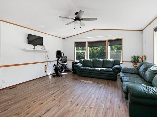 530084 Range Road 192, Rural Lamont County, AB - Indoor Photo Showing Living Room