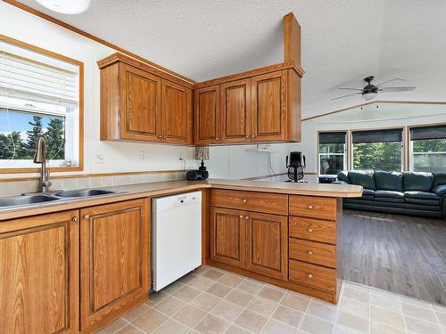 530084 Range Road 192, Rural Lamont County, AB - Indoor Photo Showing Kitchen With Double Sink