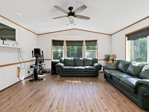 530084 Range Road 192, Rural Lamont County, AB - Indoor Photo Showing Living Room