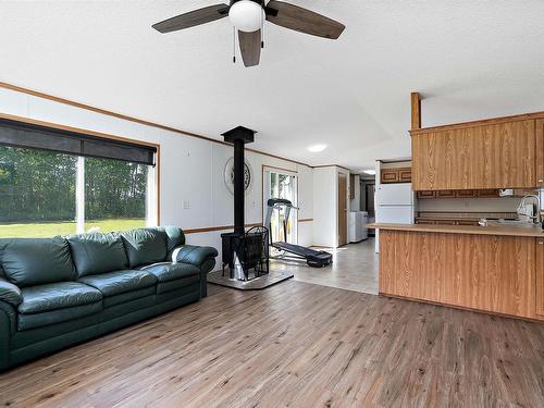 530084 Range Road 192, Rural Lamont County, AB - Indoor Photo Showing Living Room