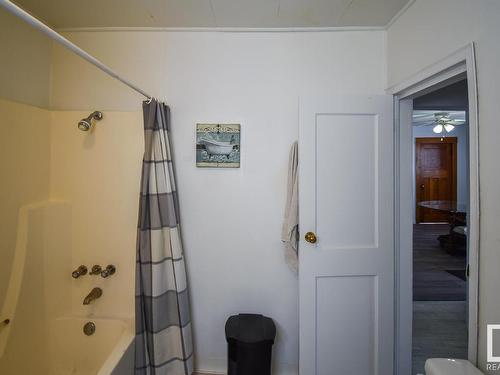 4811 50 Street, Onoway, AB - Indoor Photo Showing Bathroom