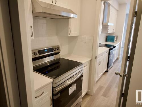 Upper 8866 Carson Way, Edmonton, AB - Indoor Photo Showing Kitchen With Upgraded Kitchen