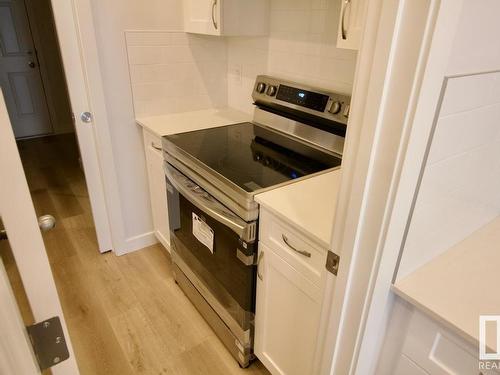 Upper 8866 Carson Way, Edmonton, AB - Indoor Photo Showing Kitchen