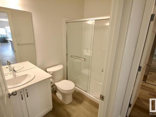 Upper 8866 Carson Way, Edmonton, AB - Indoor Photo Showing Bathroom