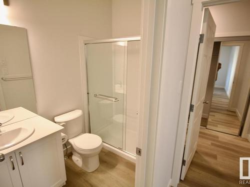 Upper 8866 Carson Way, Edmonton, AB - Indoor Photo Showing Bathroom