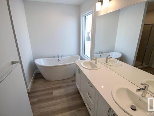 Upper 8866 Carson Way, Edmonton, AB - Indoor Photo Showing Bathroom