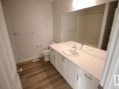 Upper 8866 Carson Way, Edmonton, AB - Indoor Photo Showing Bathroom