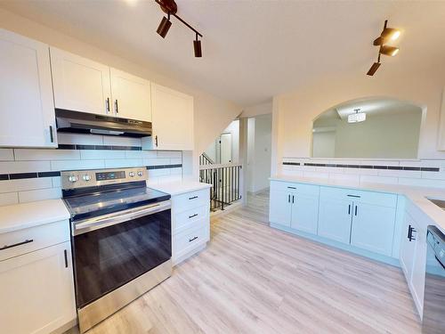 15 Grandin Wood(S), St. Albert, AB - Indoor Photo Showing Kitchen