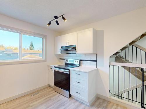 15 Grandin Wood(S), St. Albert, AB - Indoor Photo Showing Kitchen