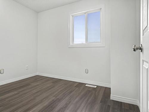 6091 35A Avenue, Edmonton, AB - Indoor Photo Showing Other Room