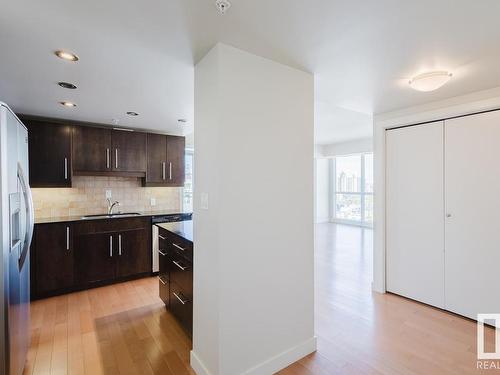 1403 10046 117 Street, Edmonton, AB - Indoor Photo Showing Kitchen With Upgraded Kitchen