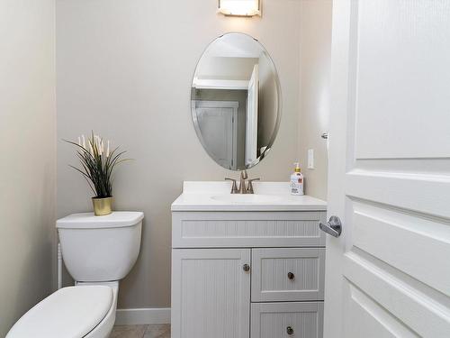 9864 221 Street, Edmonton, AB - Indoor Photo Showing Bathroom