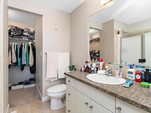 9864 221 Street, Edmonton, AB - Indoor Photo Showing Bathroom